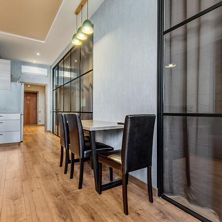 Sea Symphony Wood Style Apartment Odessa Exterior foto