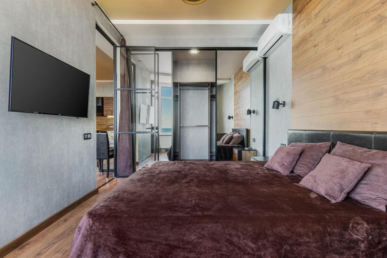 Sea Symphony Wood Style Apartment Odessa Exterior foto