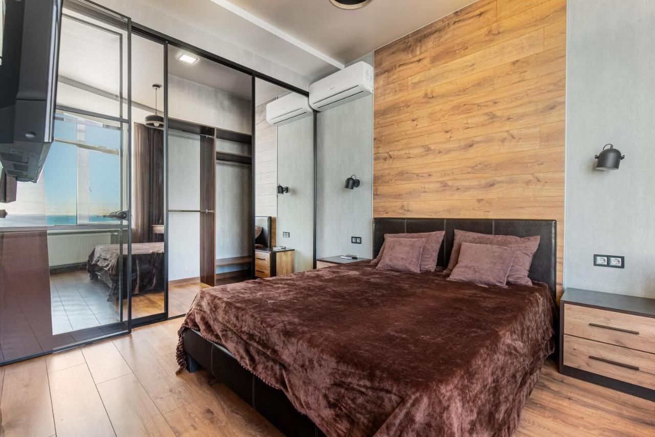Sea Symphony Wood Style Apartment Odessa Exterior foto