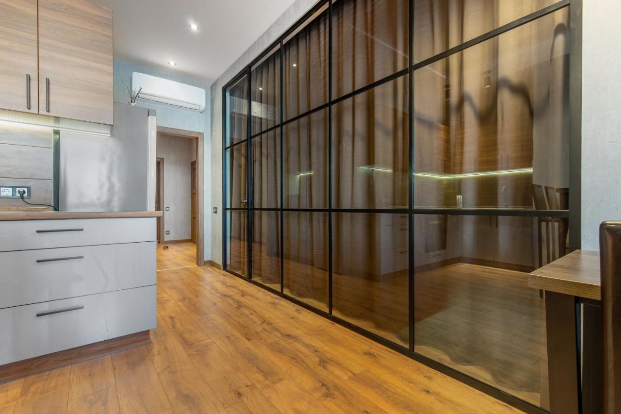 Sea Symphony Wood Style Apartment Odessa Exterior foto